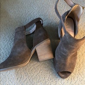 Sole society open toes pumps